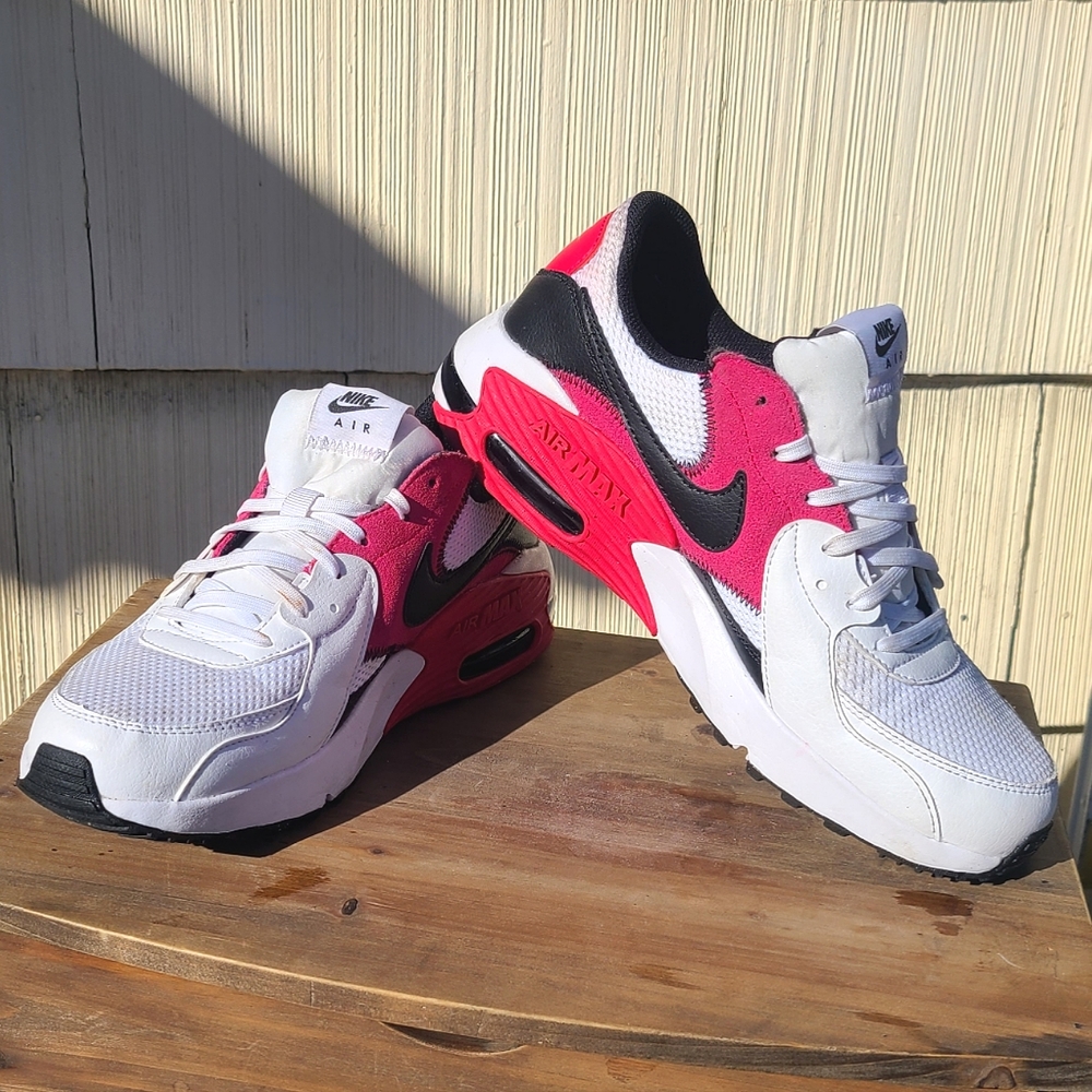 Women's Nike Air Max Excee sneakers size 10